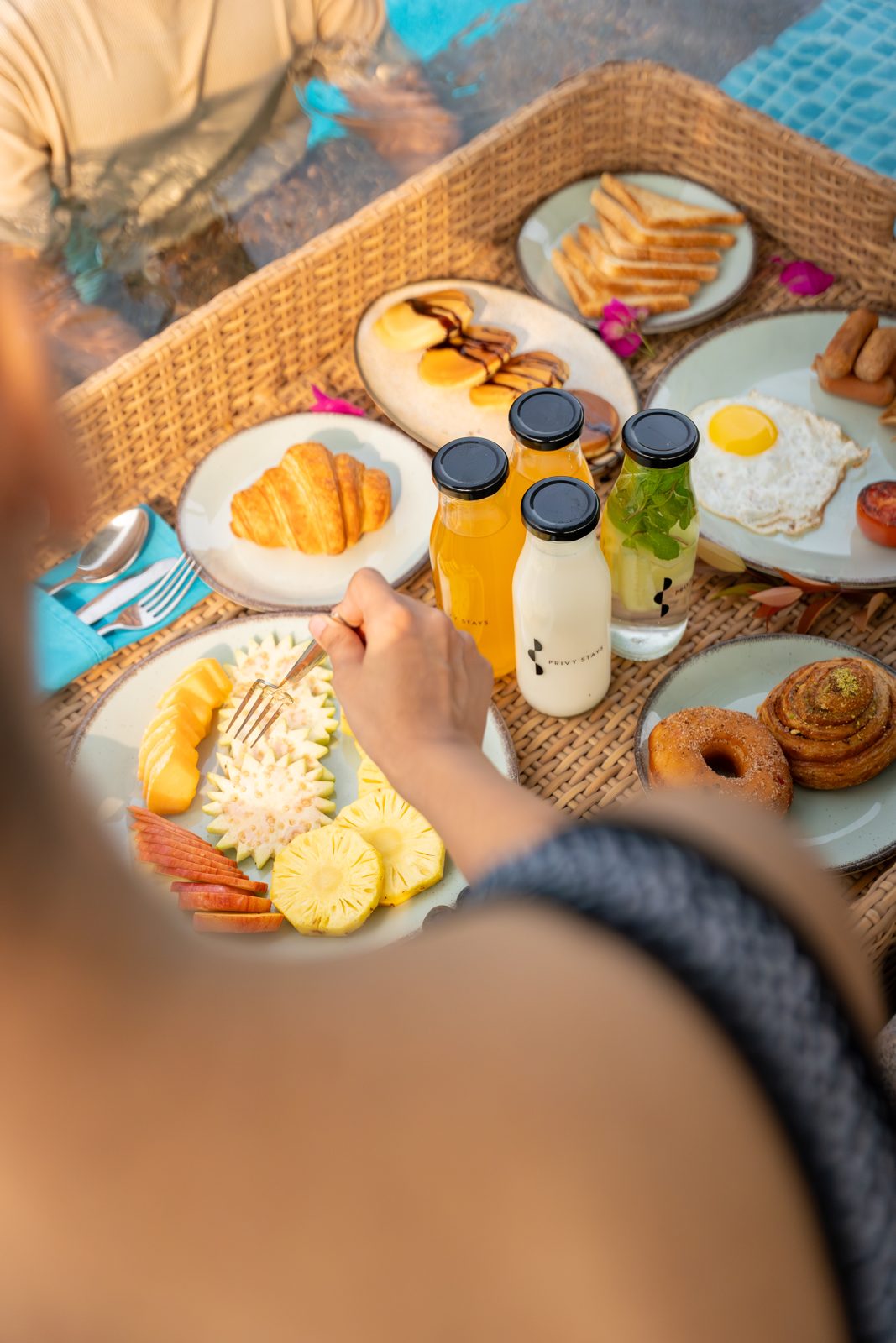 Floating Breakfast 1