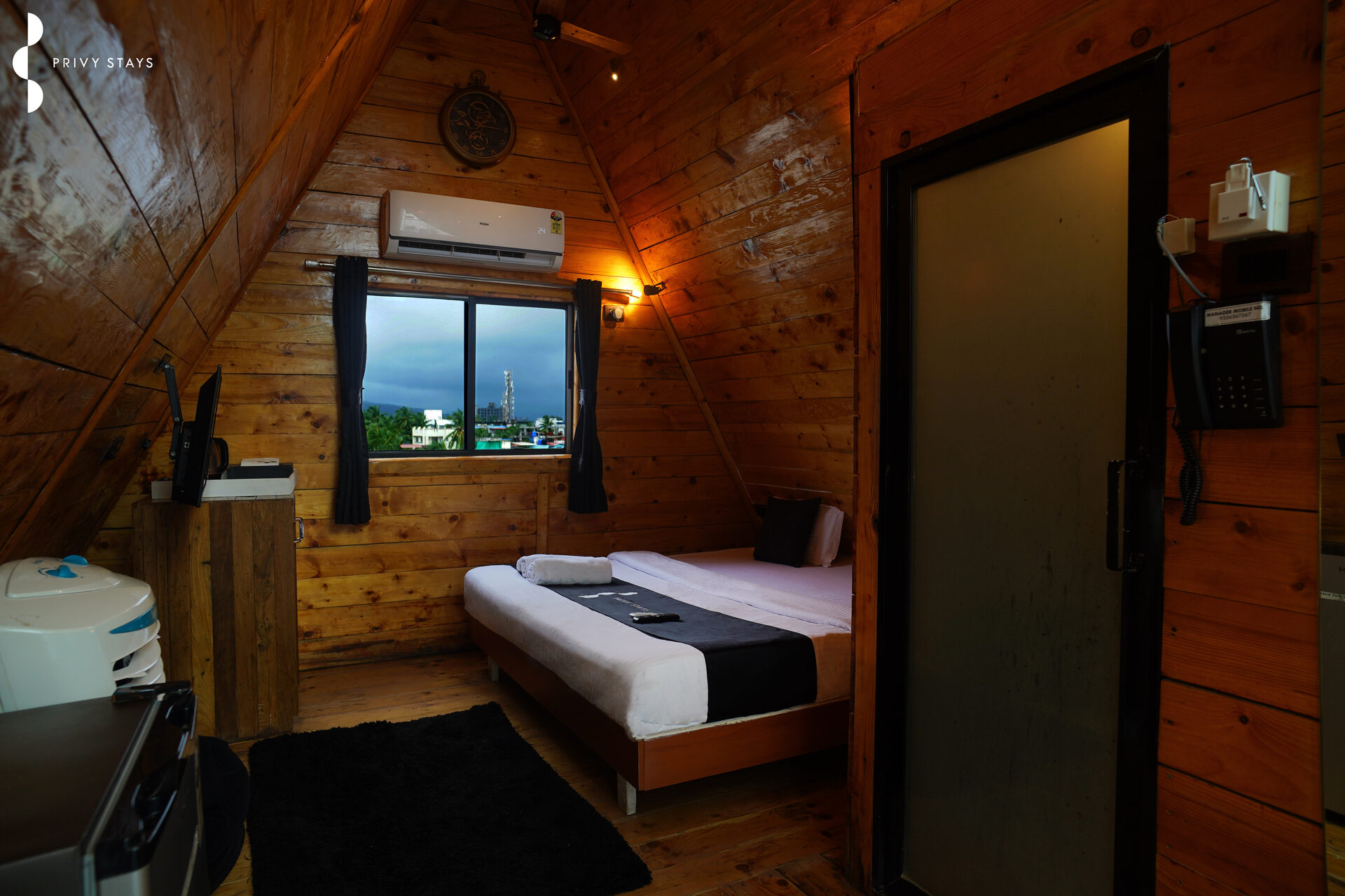 Rooftop Private Cabin 5