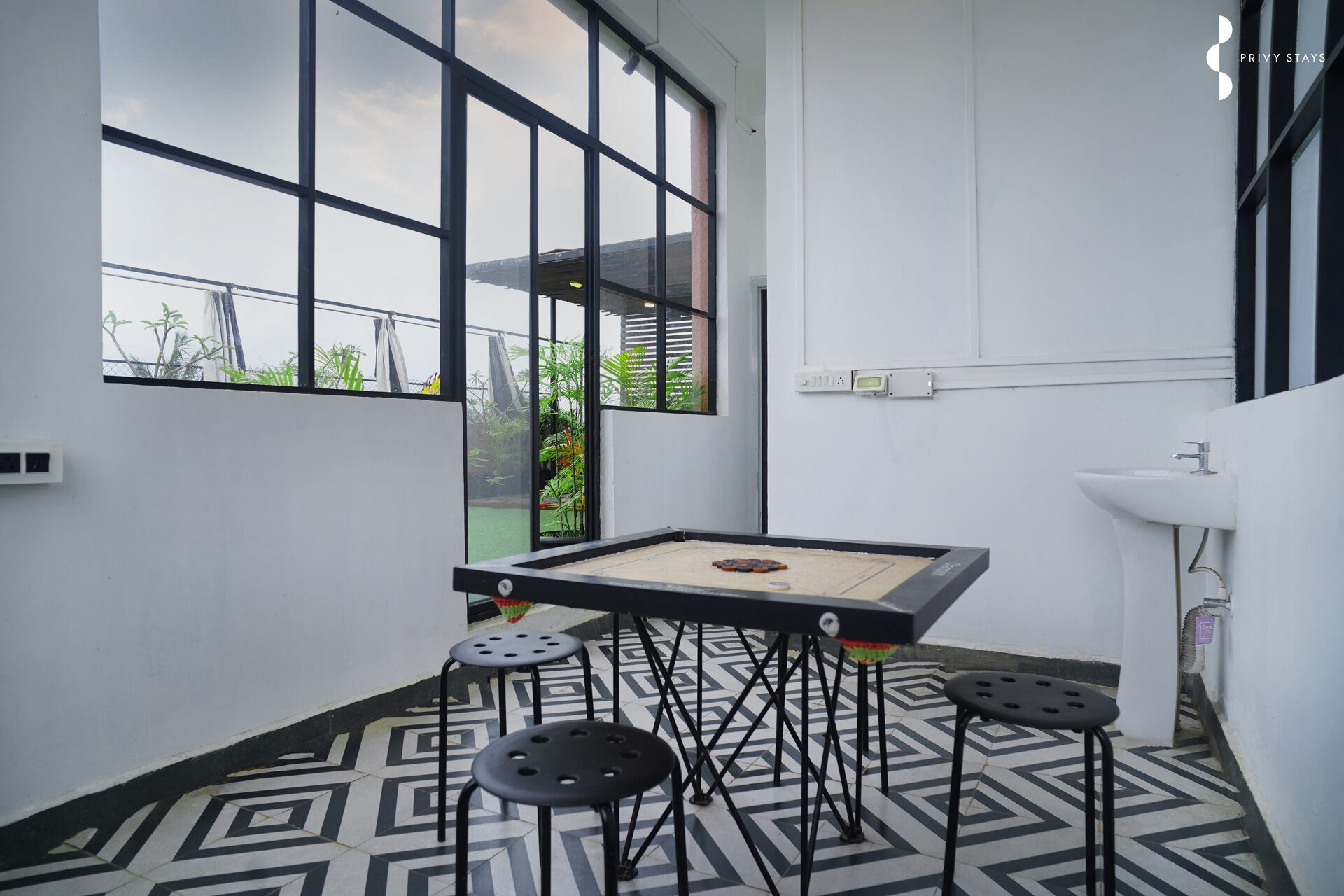 Rooftop Private Cabin 6
