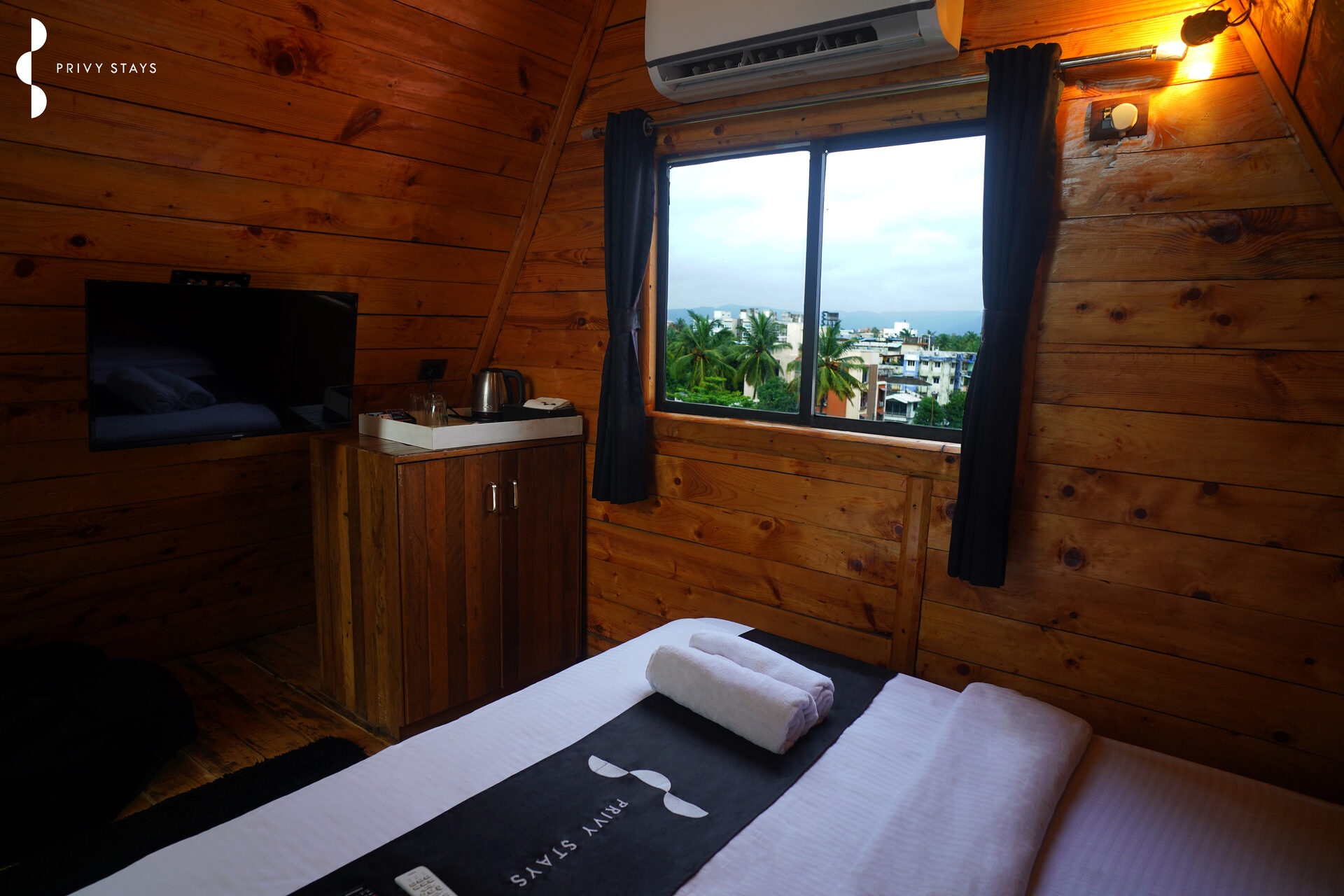 Rooftop Private Cabin 7