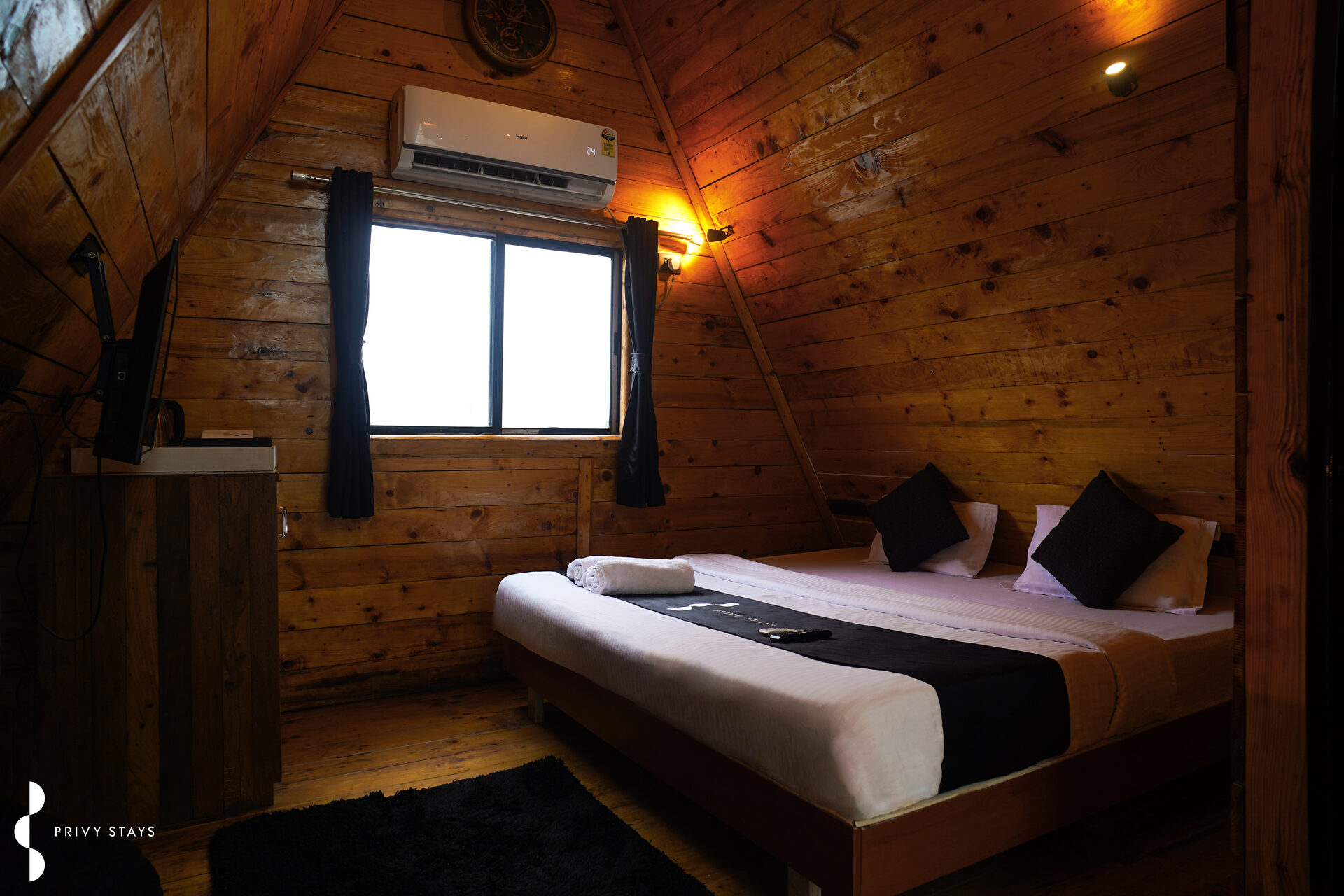 Rooftop Private Cabin 9