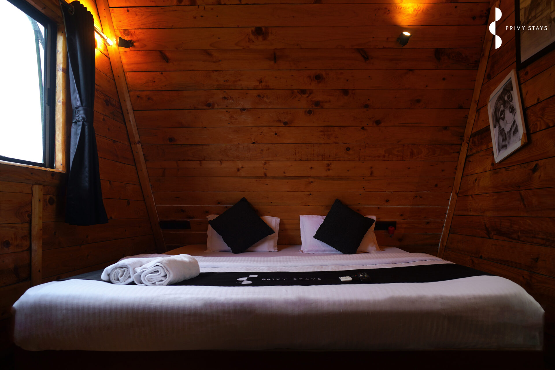Rooftop Private Cabin 11