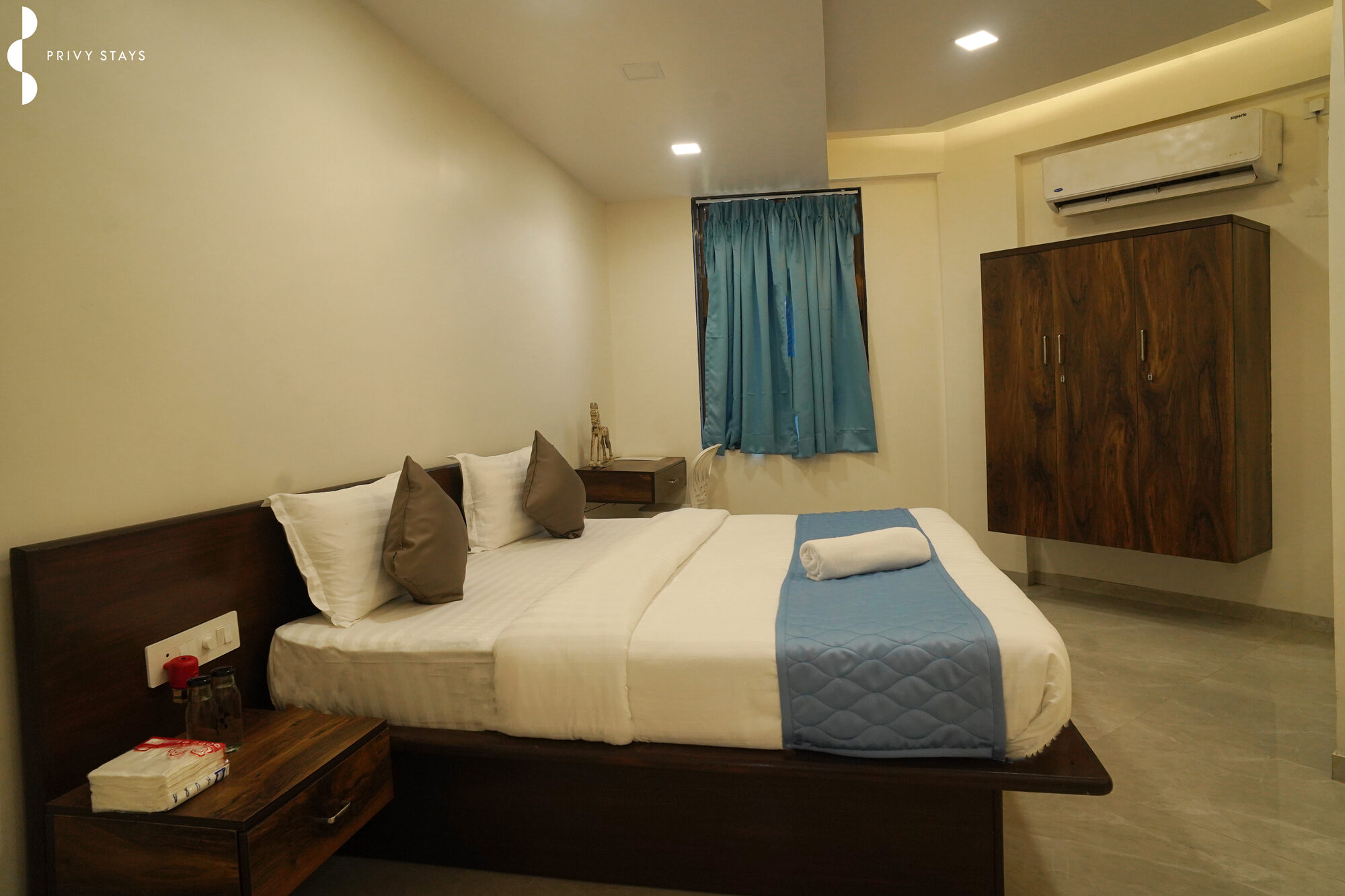 Deluxe Room with Pool View 3